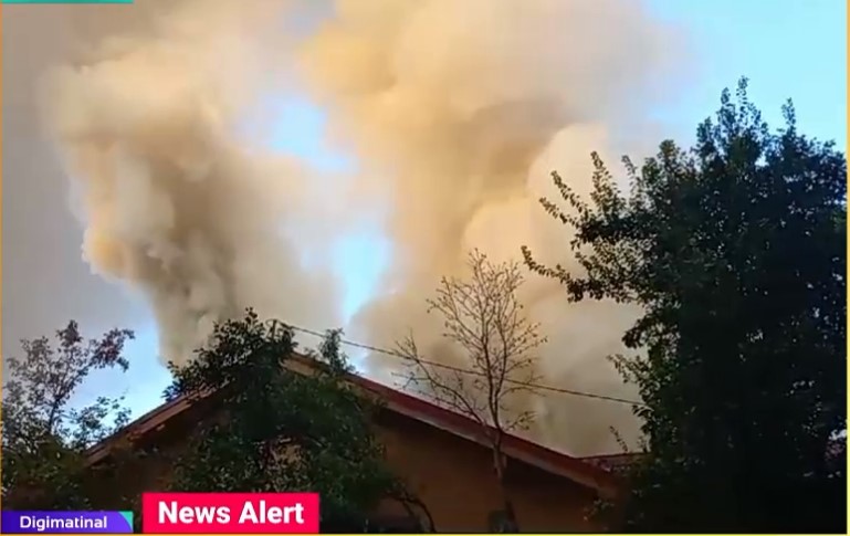 Incendiu uriaș în Iași. Pompierii se luptă cu flăcările izbucnite la o casă
