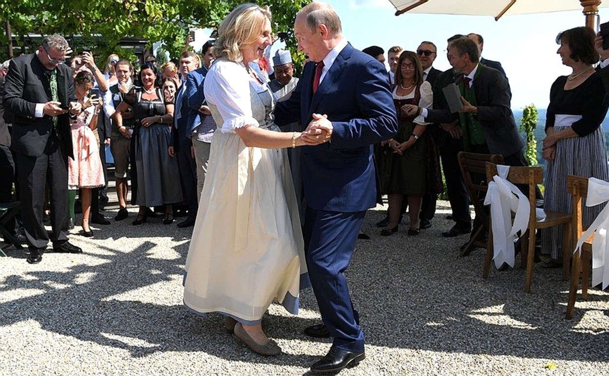 Fosta șefă a diplomației Austriei: „Nu am nevoie de Maldive sau Seychelles. Este mai bine în Rusia”