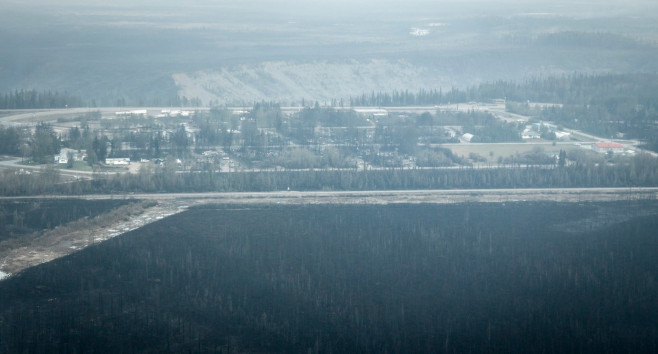 Evacuees Flee Yellowknife As Fire Nears Northern City - Canada