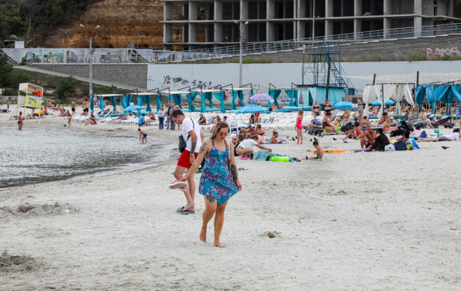 Vacationers Enjoy The Beach - Odesa