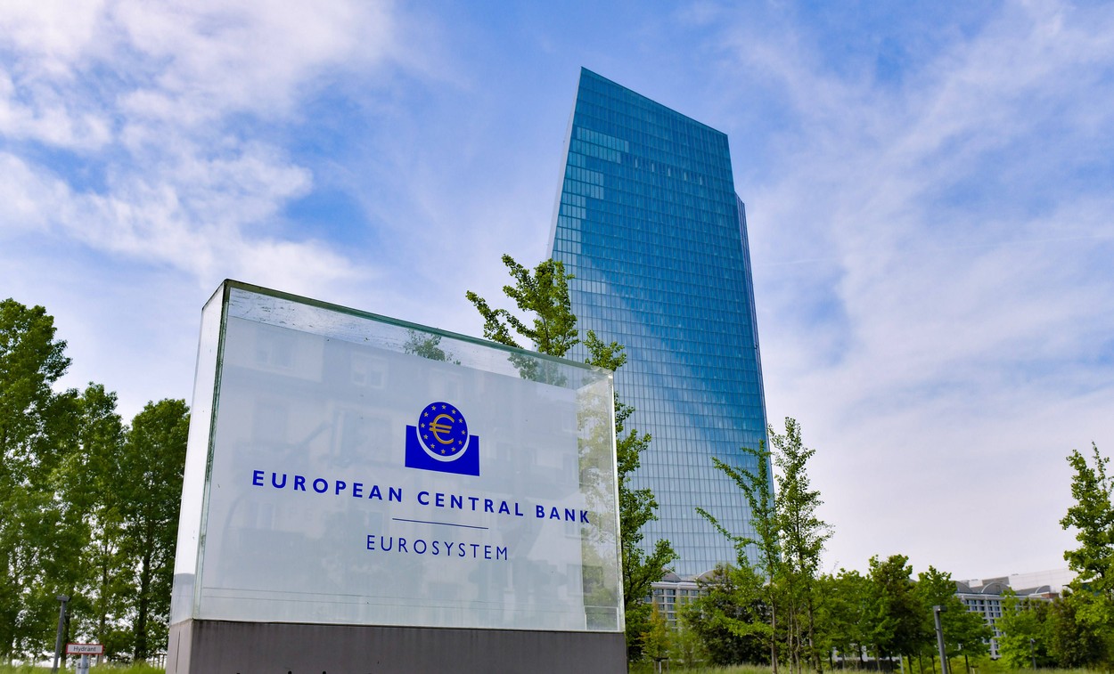Banca Centrală Europeană avertizează Italia că taxarea băncilor va slăbi economia țării