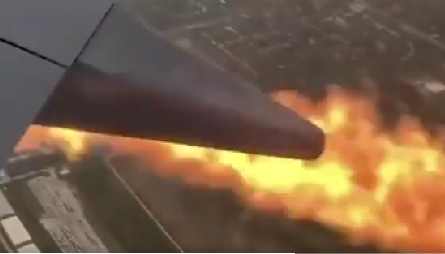 Clipe de panică la bordul unui avion, după ce unul dintre motoare a luat foc după decolare