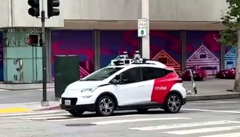 VIDEO. Taxiurile autonome, imprevizibile, creează haos în SUA: Eram într-o intersecție, nu știa ce să facă și pur și simplu s-a oprit