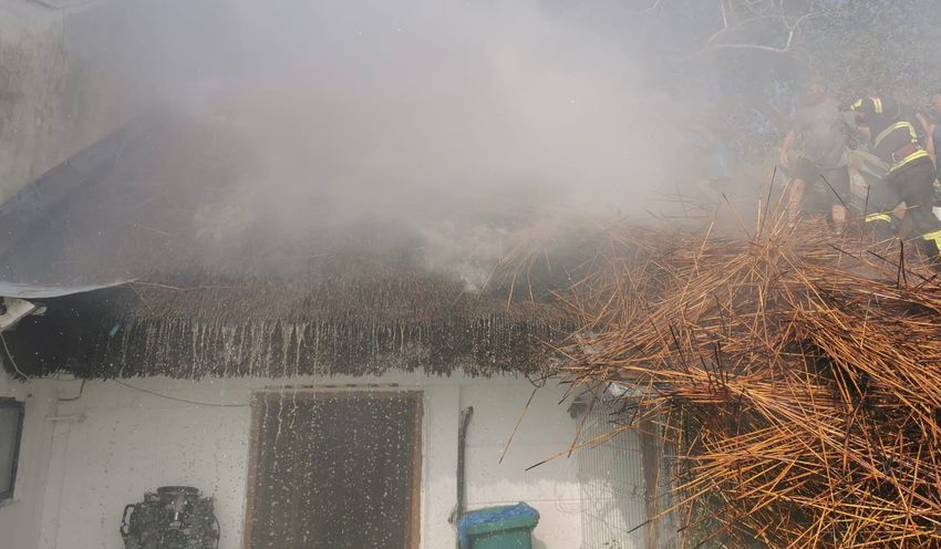 Incendiu la o cherhana în localitatea Mila 23. Acoperişul din stuf al construcţiei a fost distrus de flăcări