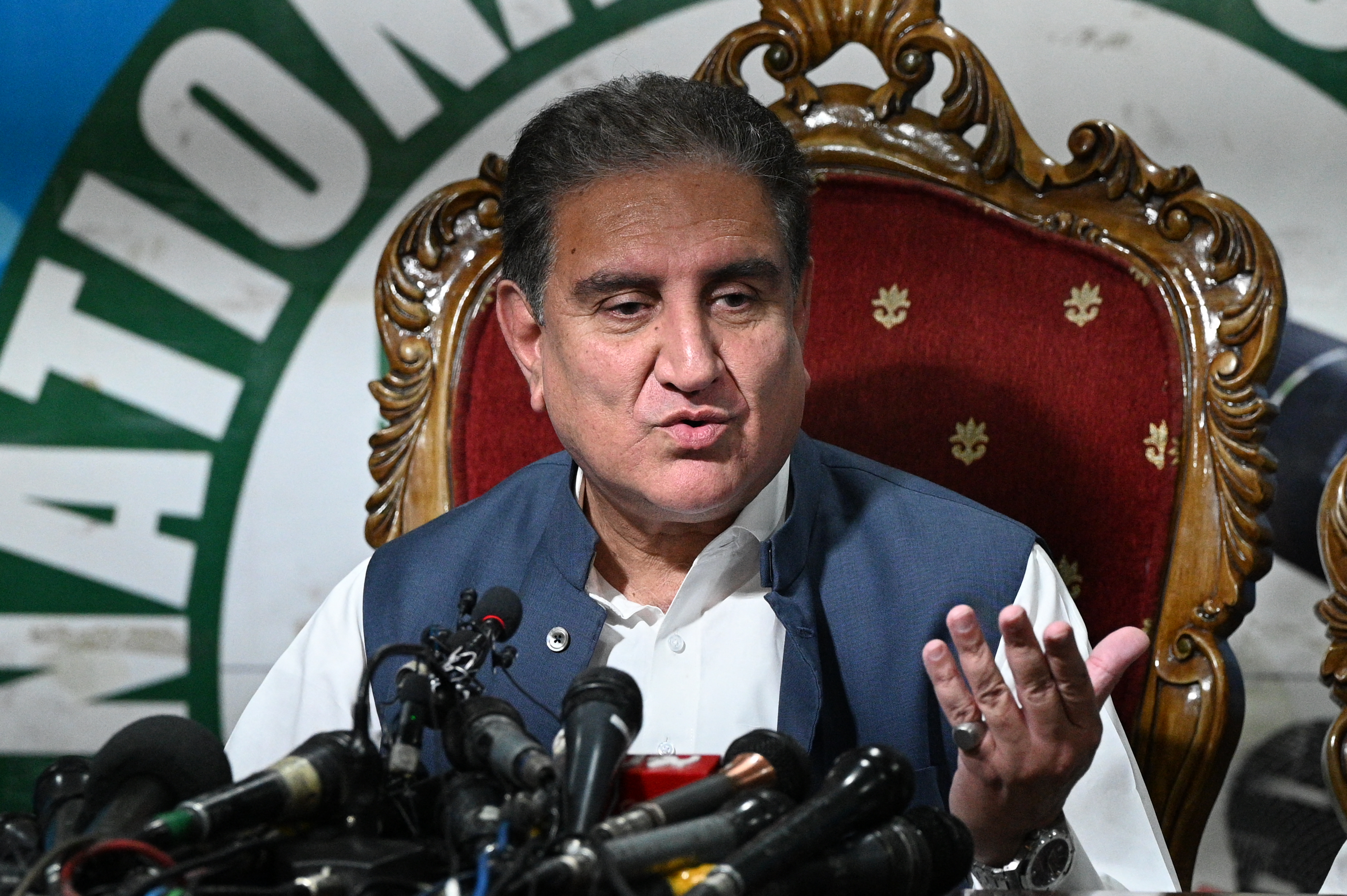 A fost arestat Shah Mehmood Qureshi, vicepreședintele partidului fostului premier al Pakistanului, Imran Khan