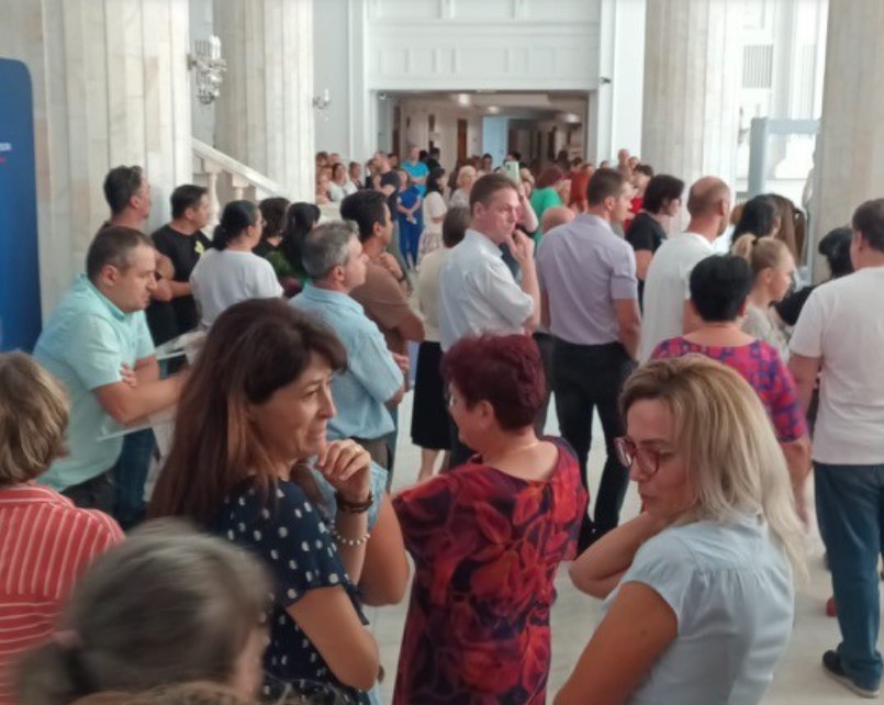 Protest la Ministerul Finanțelor. Angajații au oprit lucrul, nemulțumiți de tăierea sporurilor