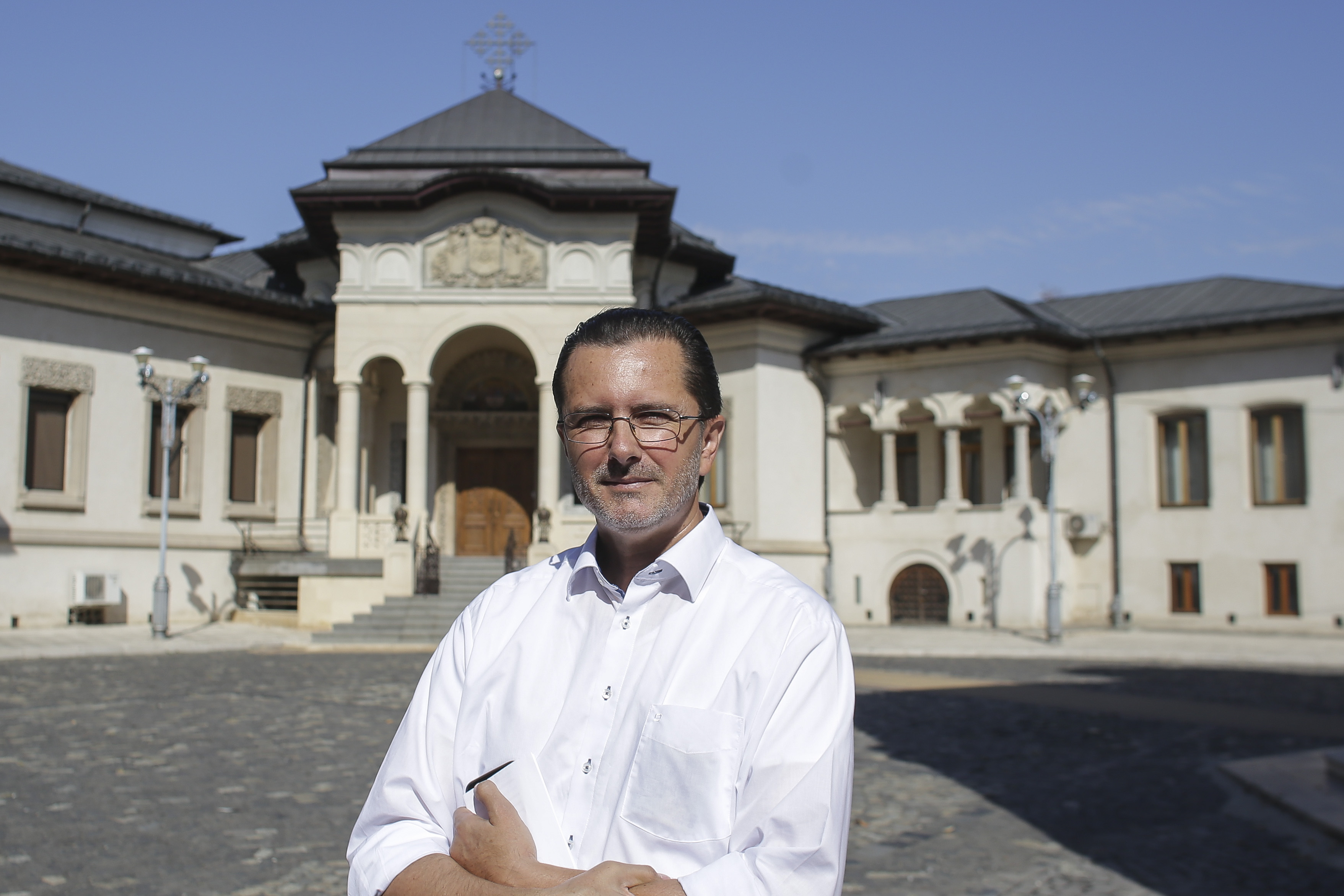 Arhiepiscopia Tomisului îl acuză pe Vasile Bănescu că a modificat un text din Biblie. „Aveţi un Curriculum vitae disponibil?”