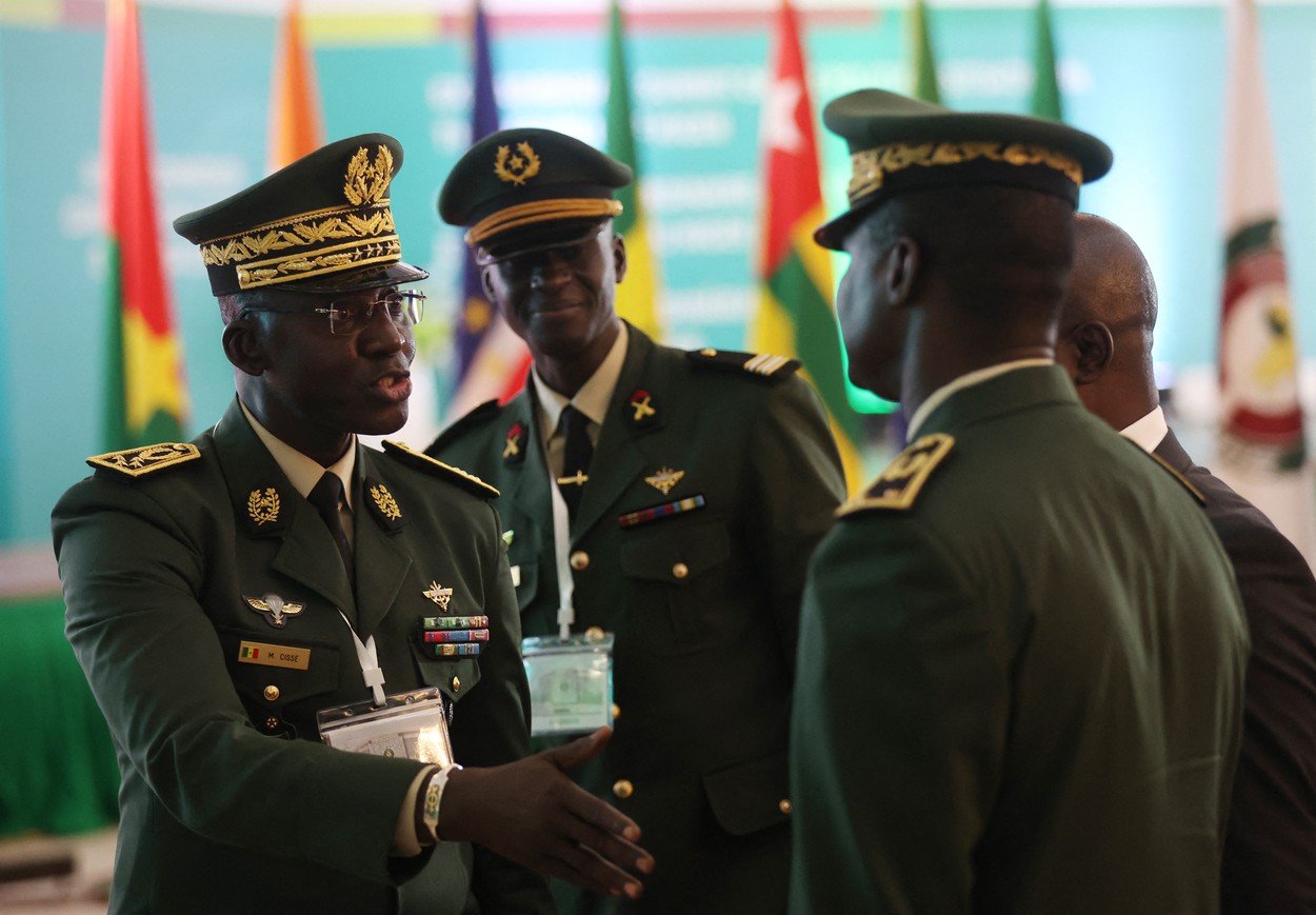 ECOWAS desfășoară o forță militară pentru intevenția în Niger. Liderii juntei amenință că-l omoară pe președintele captiv