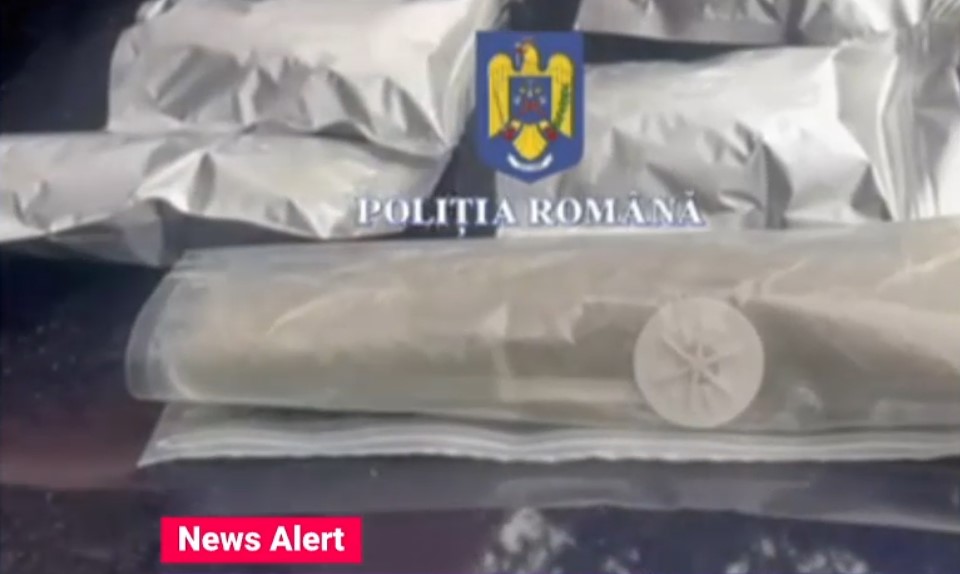 VIDEO Doi dealeri de droguri au fost prinși de polițiști după o urmărire prin traficul din București