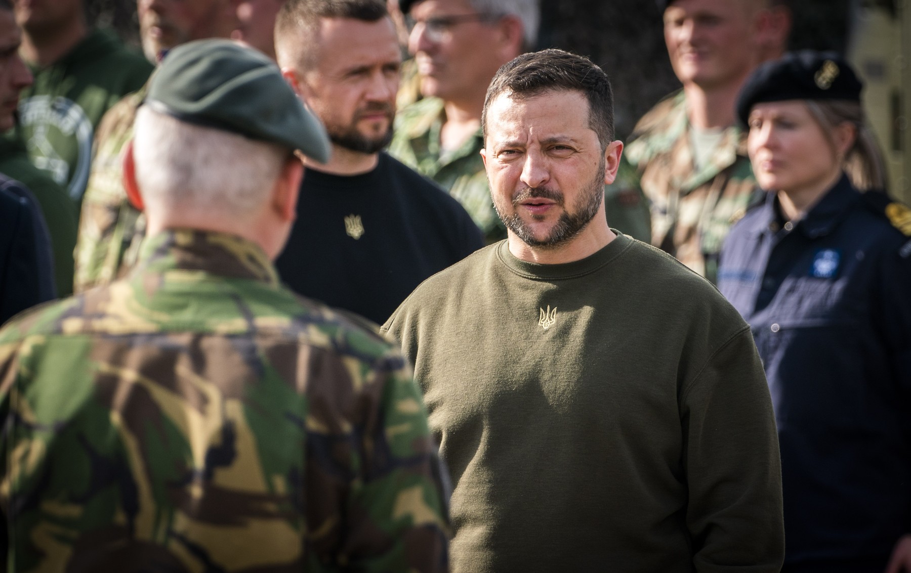 Ucraina începe o reformă a forţelor armate. Zelenski anunță solde mai mari și demobilizări treptate