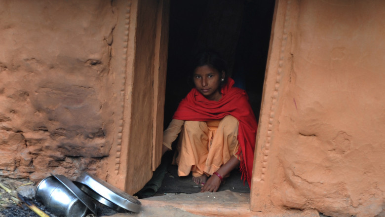 Chhaupadi se bazează pe credinţa veche de secole că femeile şi fetele sunt necurate şi nu trebuie atinse în timpul menstruaţiei.