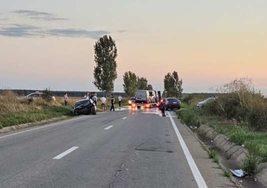 O fetiță de 6 ani a fost rănită într-un accident provocat de o mașină care a pierdut o roată în mers