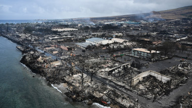 orașul stațiune Lahaina devastat de incendii