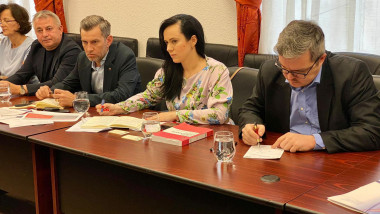întâlnire oficială, ministrul Muncii la masă cu reprezentanți ai Camerei de Comerț Americane la București