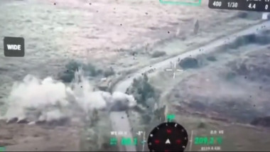 Militari ruși surprinși de artileria ucraineană lângă Urojaine, Donețk