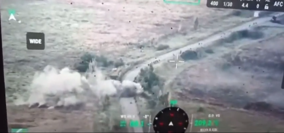 „Este pur și simplu un carnagiu”. Ucrainenii au lansat bombe cu dispersie asupra unui grup de militari ruși surprinși în câmp deschis