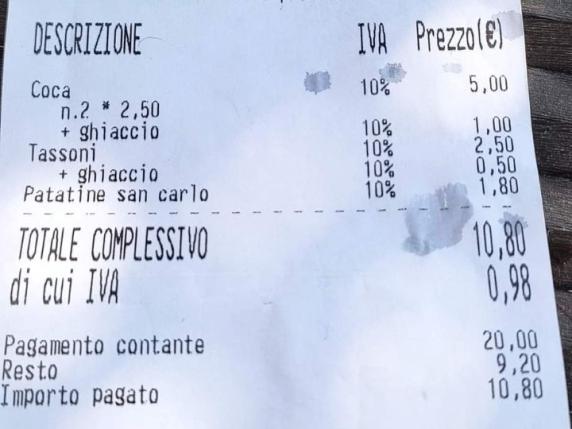 Italienii sunt scandalizați că, mai nou, li se taxează și cuburile de geață din băuturi, cu 50 de cenți bucata