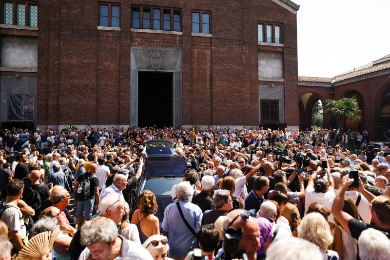 Milano, funerali di Toto Cutugno nella Basilica dei Santi Nereo e Achilleo