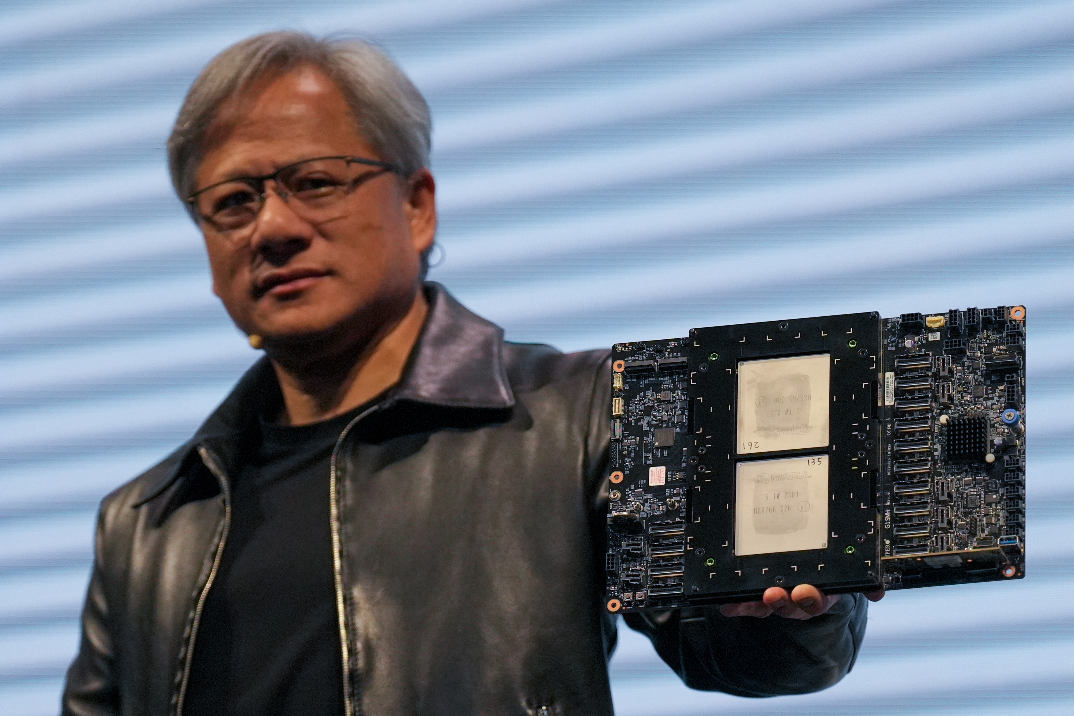 Inteligența Artificială crește vânzarea de cipuri. Nvidia și-a dublat vânzările