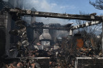 Griechenland - Feuer und Löscharbeiten in Parnitha / Parnes, im Norden der griechischen Halbinsel Attika, etwa 30 km nor