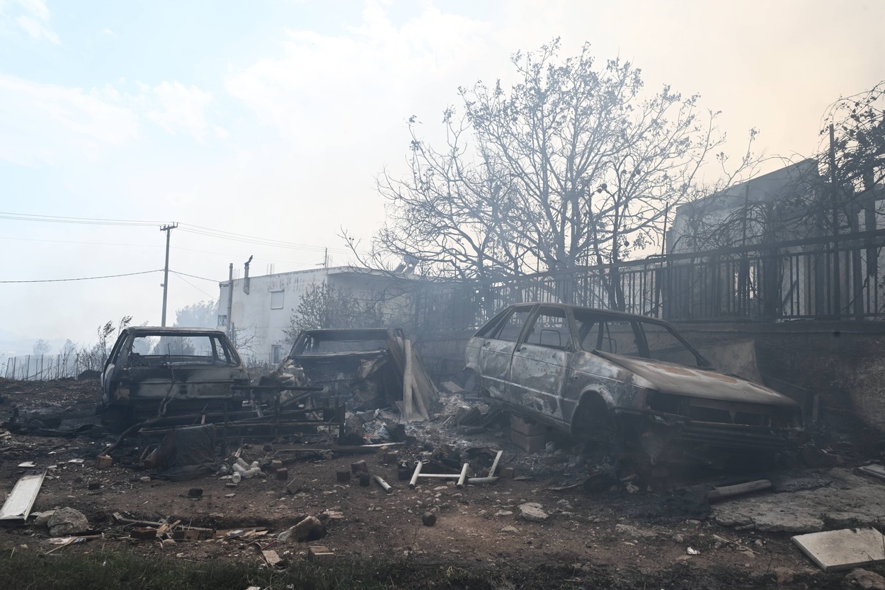 79 de piromani au fost reținuți în Grecia. Incendiile au scăpat de sub control la nord de Atena