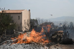 Griechenland - Feuer und Löscharbeiten in Parnitha / Parnes, im Norden der griechischen Halbinsel Attika, etwa 30 km nor