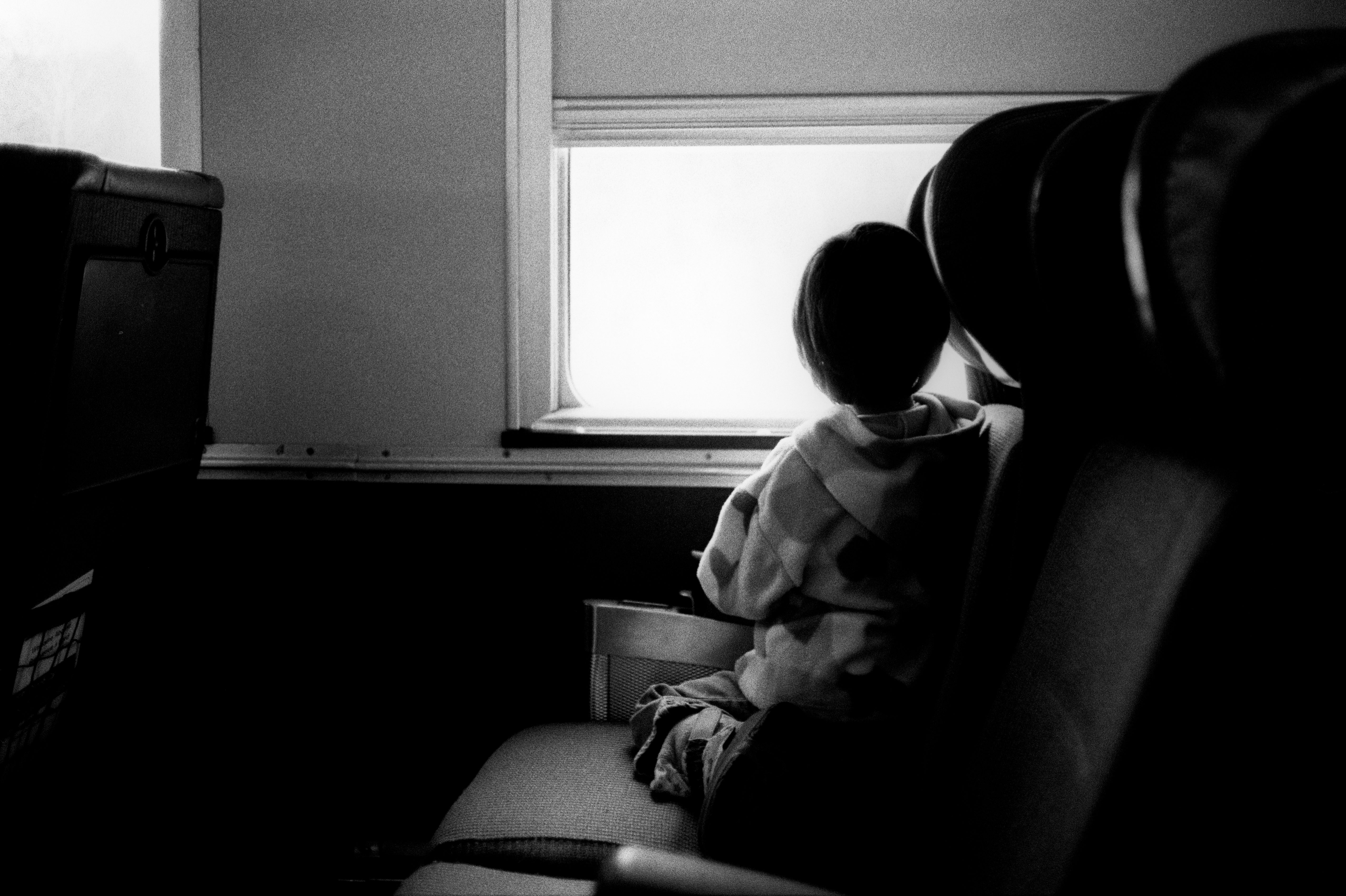 Fetiță de opt ani, găsită singură într-un tren, în Gara Constanța. Părinții s-au ales cu dosar penal pentru abandon