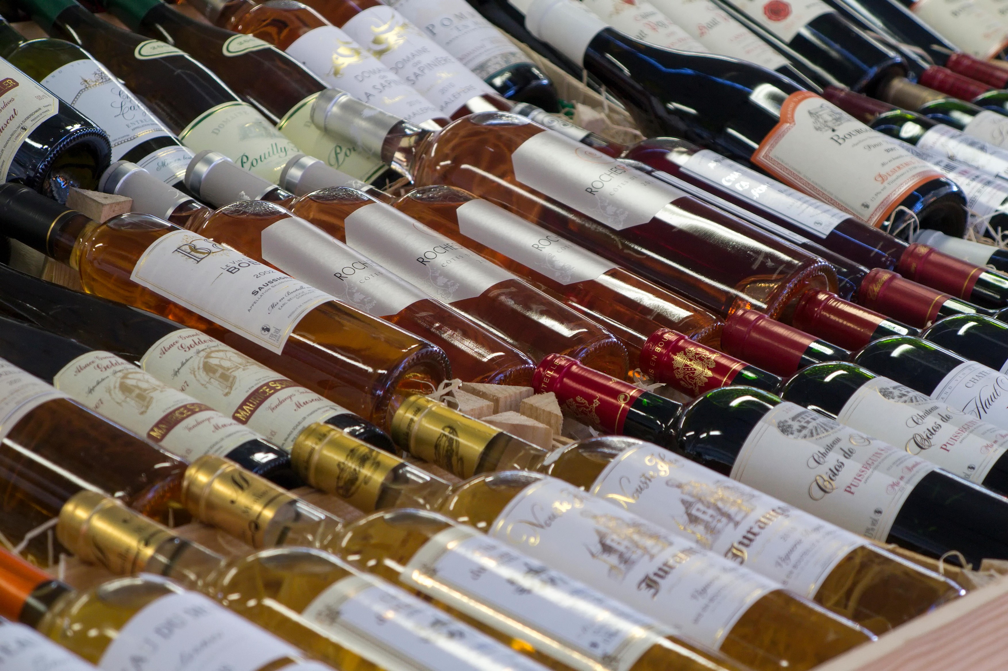 Franța produce prea mult vin. Guvernul francez cheltuie 200 de milioane de euro pentru a distruge surplusul