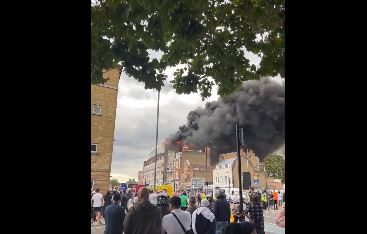 VIDEO. Incendiu de proporții în Londra. O clădire de birouri a fost cuprinsă de flăcări
