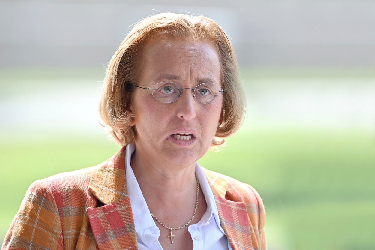 „A fost dezgustător”. O deputată de extremă dreapta din Germania a fost mânjită cu fecale în timpul unui eveniment public