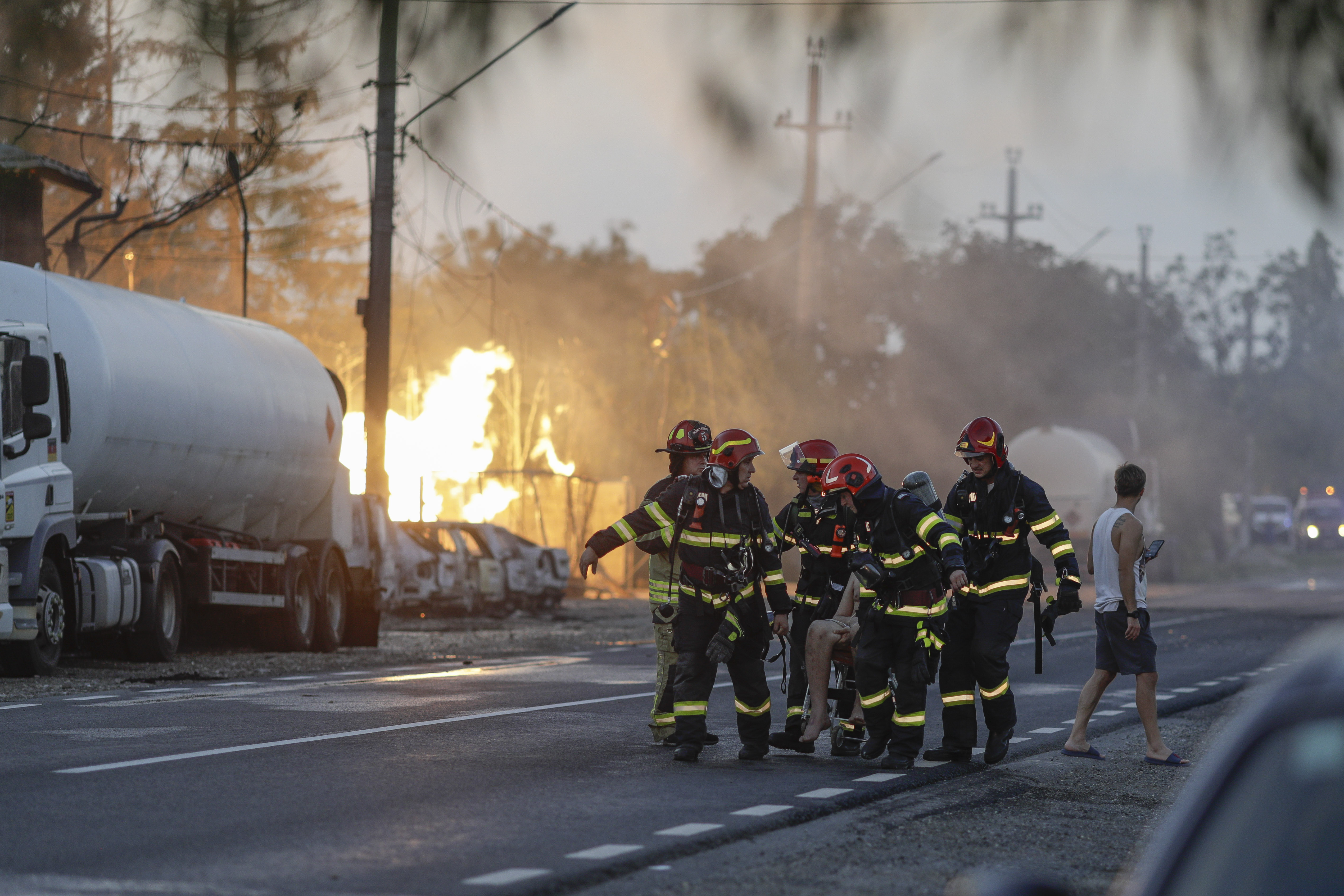 Pompierii au încercat să vorbească cu patronii stației GPL din Crevedia imediat după izbucnirea incendiului. „Nu am avut cu cine”