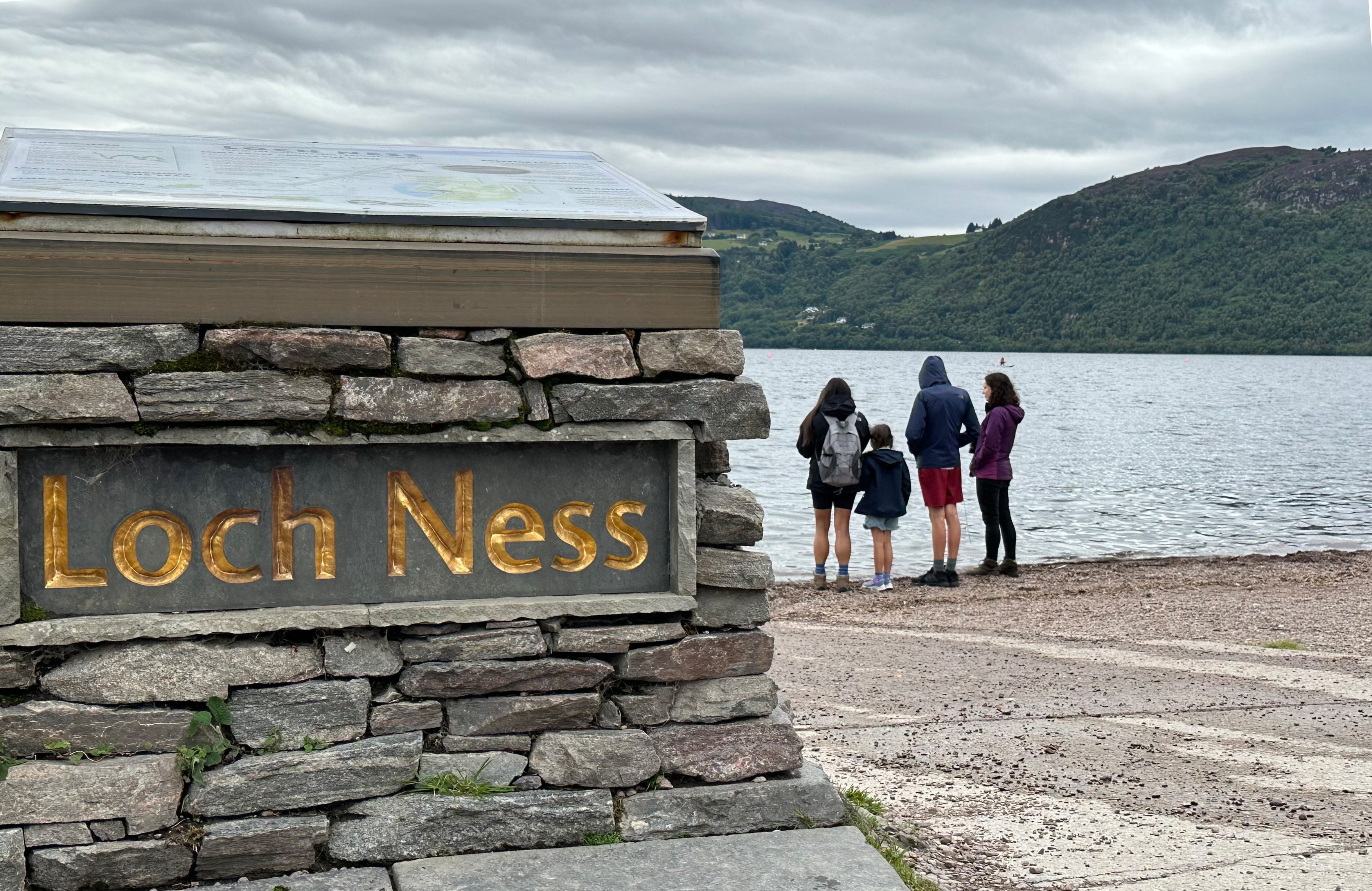 Vănătoarea monstrului din Loch Ness a fost reluată. Căutătorii spun că au auzit sunete, dar au uitat să pornească înregistrarea