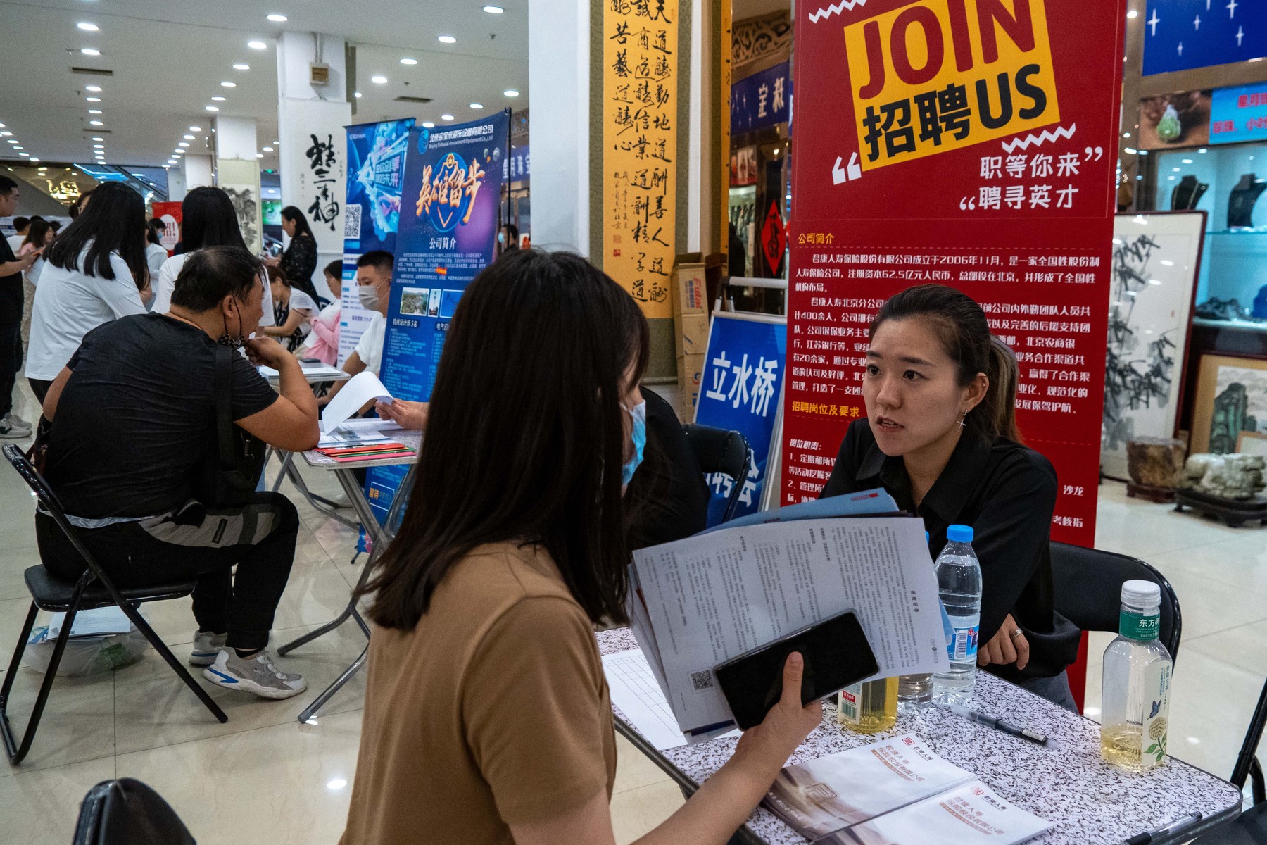 „Blestemul vârstei de 35 de ani”: Milenialii sunt deja considerați prea bătrâni pentru unii angajatori din China