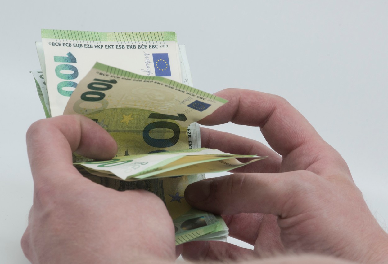 Banca Centrală Europeană: majorarea dobânzilor scade rata de acordare a împrumuturilor și frânează creșterea economiei în zona euro