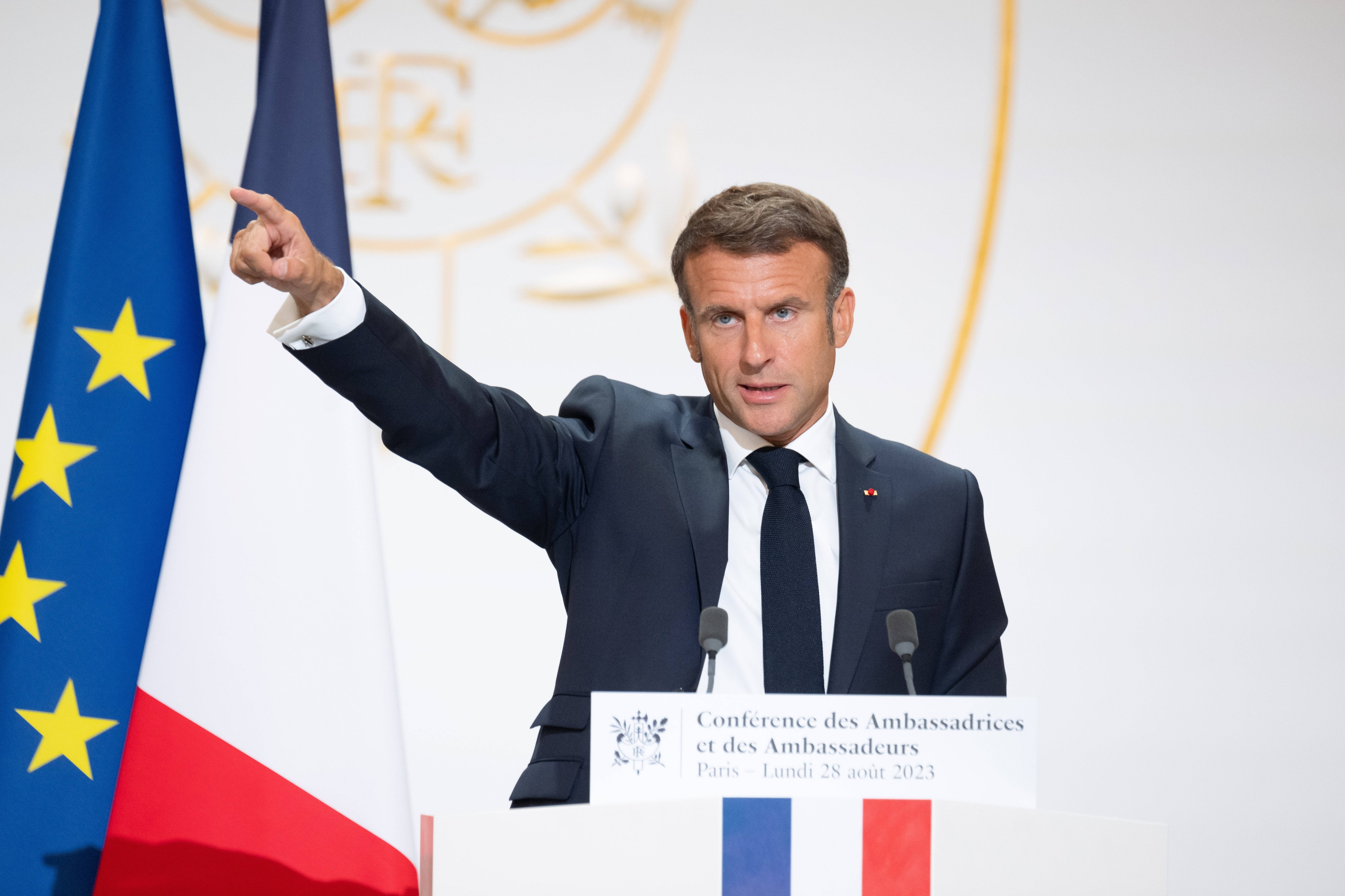 Ambasadorul francez din Niger sfidează ultimatumul juntei și rămâne în țară. Macron spune că îl „aplaudă” pentru decizie