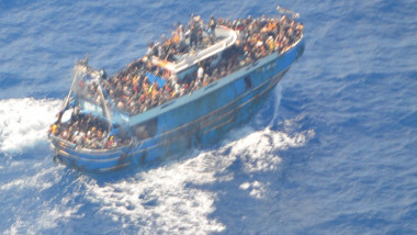 Barcă plină cu migranți în apropierea coastelor Greciei