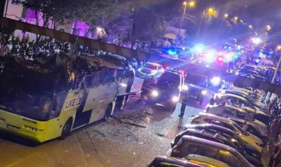 Un autocar cu 40 de ucraineni a intrat într-un limitator de înălțime, în Năvodari. A fost activat Planul Roșu de Intervenție