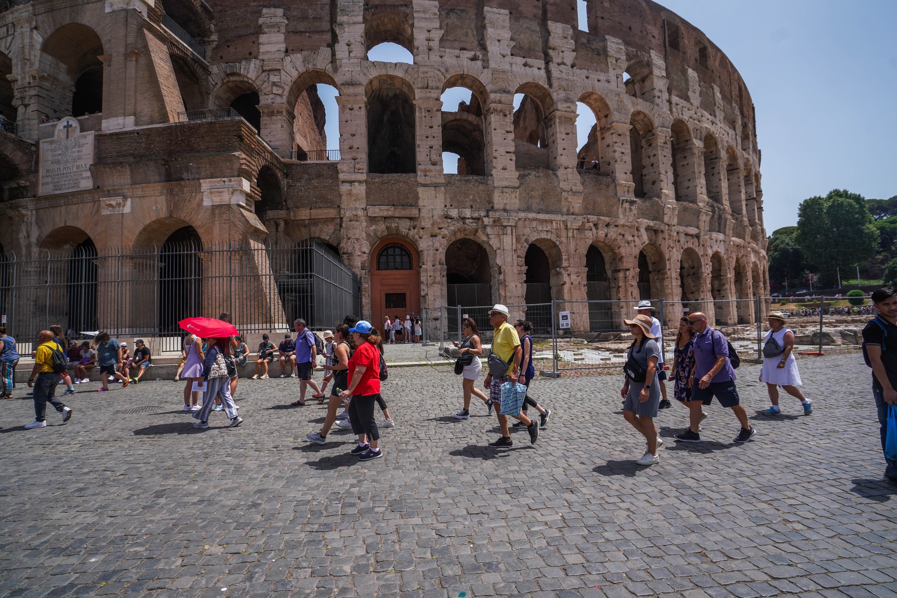 VIDEO „Intervenție specială” în Roma: Cum luptă capitala Italiei cu invazia de șobolani din jurul Colosseumului