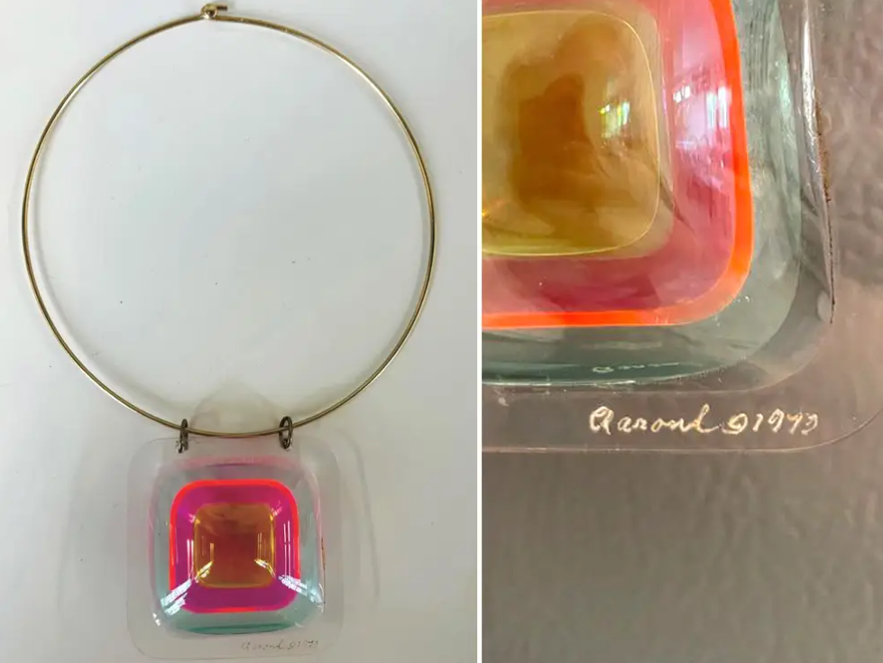 O tânără a cumpărat cu 2 dolari un colier ciudat. Acasă l-a verificat cu Google Lens și a aflat că descoperise o comoară