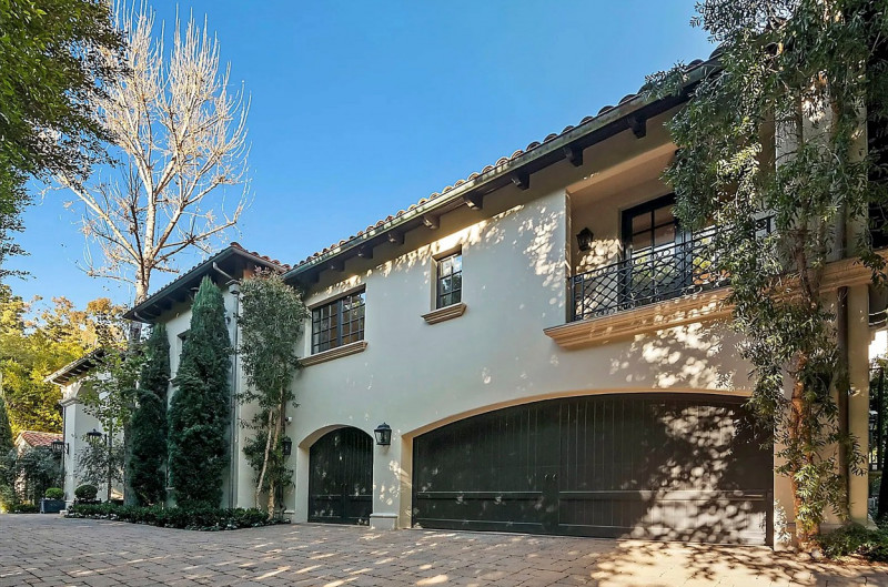 Sofia Vergara Is Selling Her Beverly Hills Mansion For Almost $20 Million Dollars