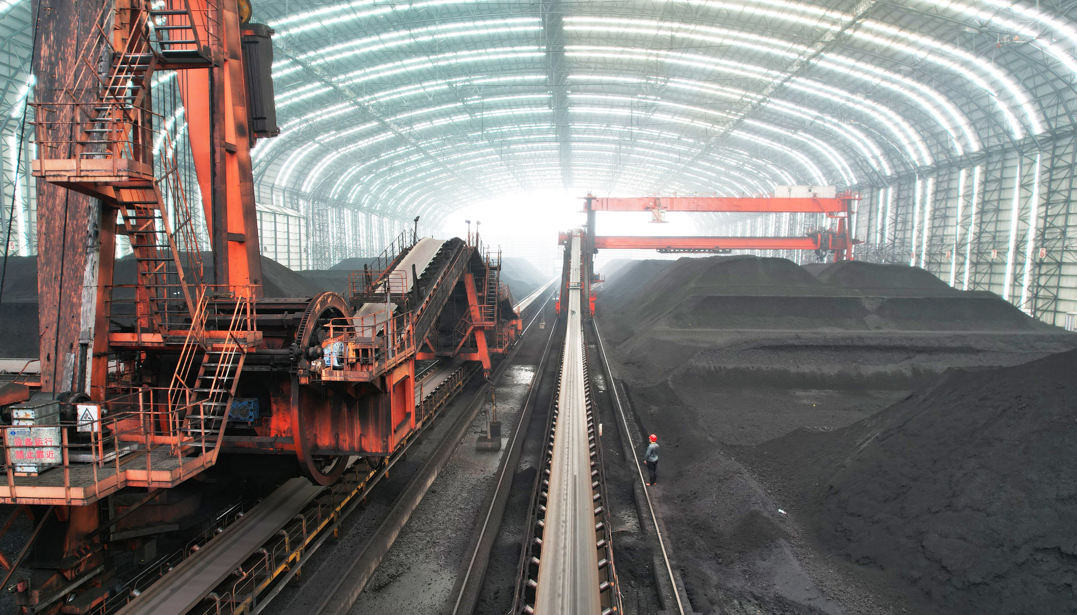 China aprobă frenetic centrale pe cărbune, deși președintele Xi s-a angajat să oprească proiectele noi