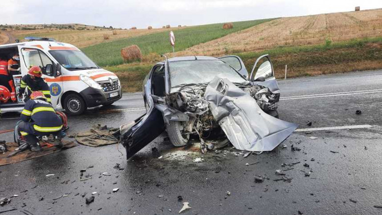 masina distrusa in accident