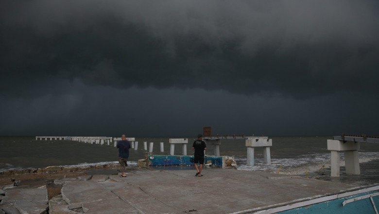 FL: Hurricane Idalia approaches Florida