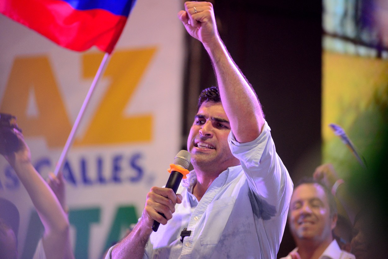 Împuşcături la câțiva metri de un candidat la alegerile prezidențiale din Ecuador, cu o zi înaintea votului