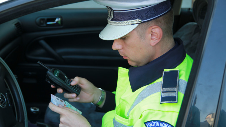 Şoferiţă prinsă de poliţişti conducând cu 123 km/h în localitate. 50 de km/h era limita de viteză