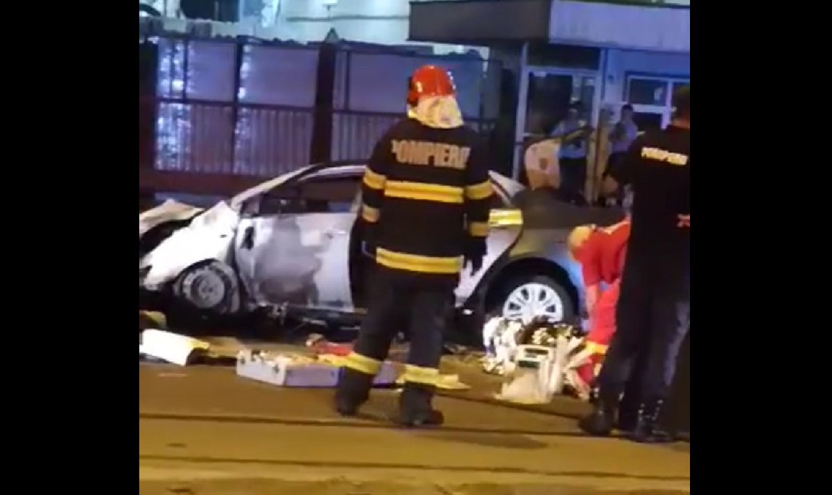 Accident grav în Ploiești. Doi tineri au murit carbonizaţi