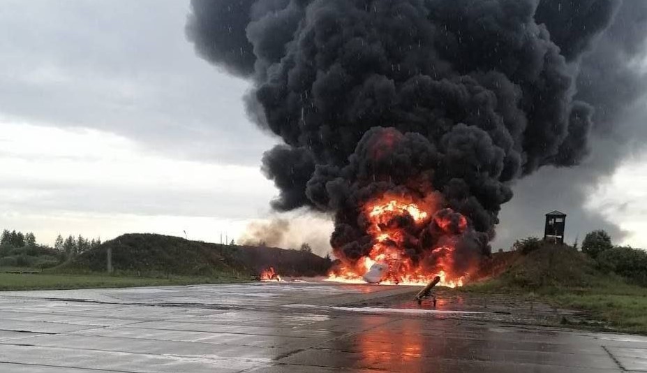 Ucrainenii au reușit să distrugă primul bombardier nuclear strategic al Rusiei, într-un atac cu drone asupra unei baze aeriene