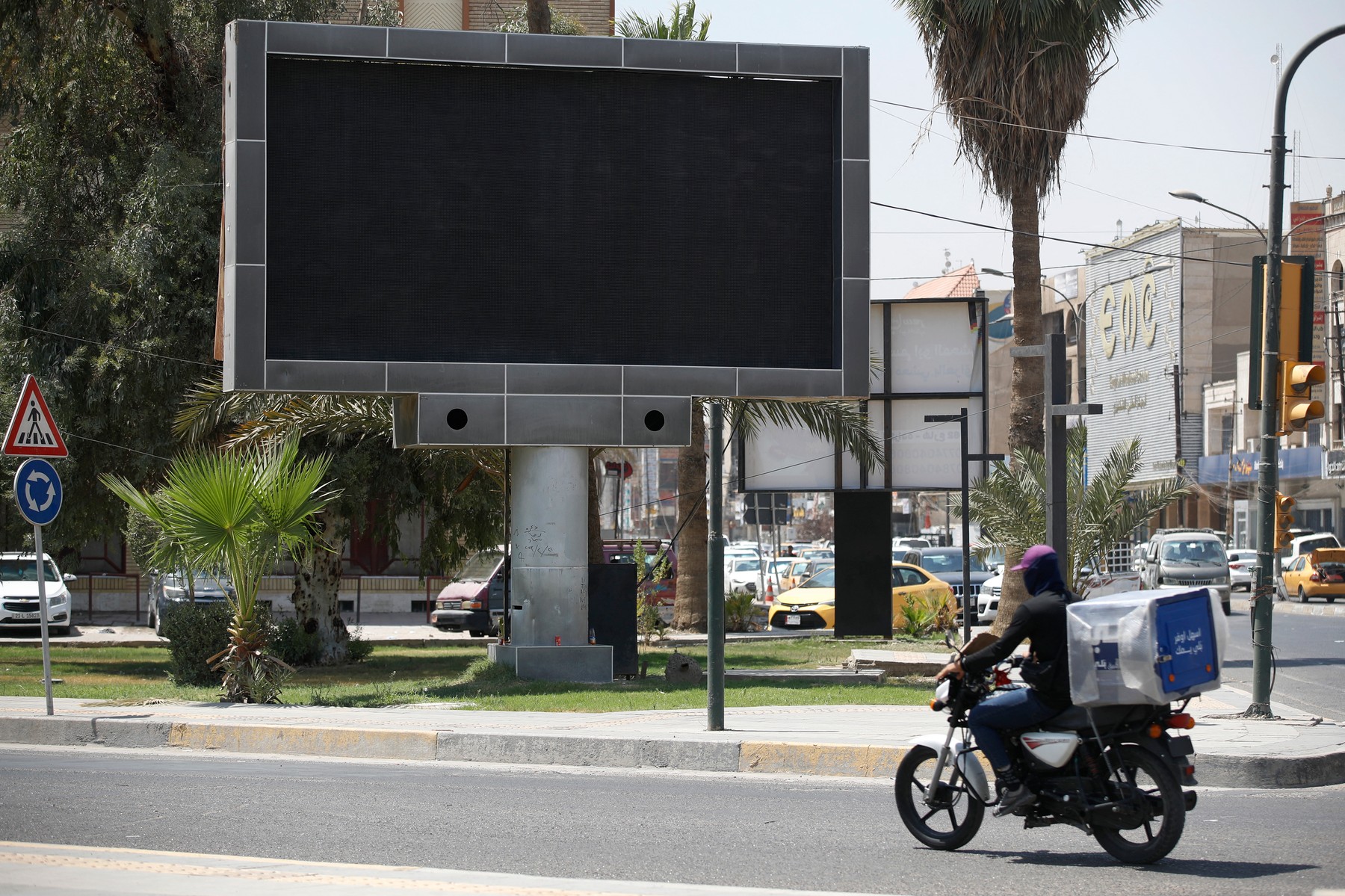 Un hacker a pus filme porno pe panourile publicitare din centrul Bagdadului