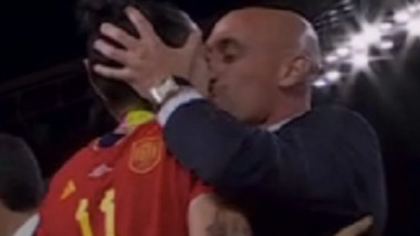 Rubiales sărută o fotbalistă