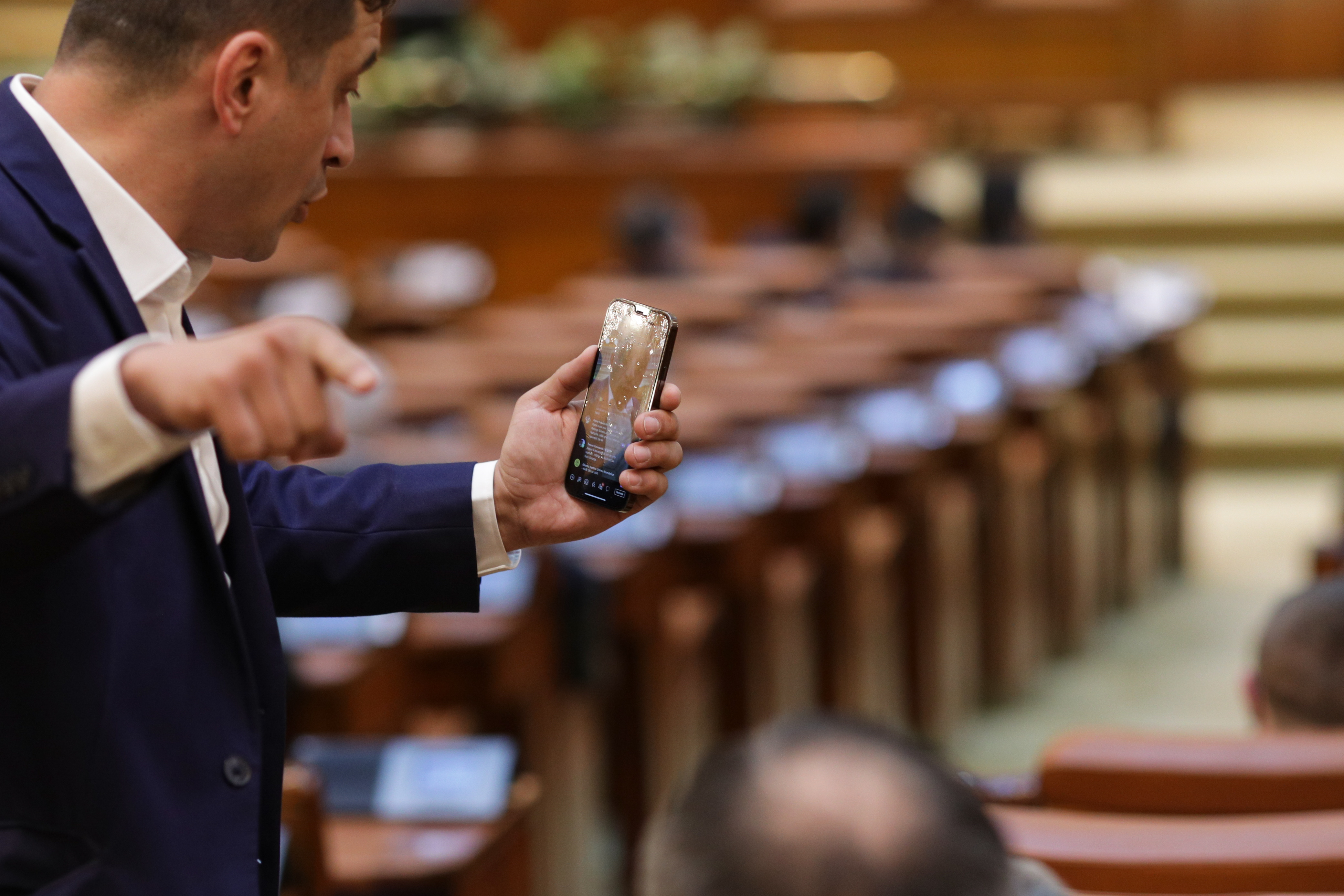 Scurgeri de date ale membrilor și simpatizanților AUR. Partidul anunță că suspendă aplicația din cauza unei breșe de securitate